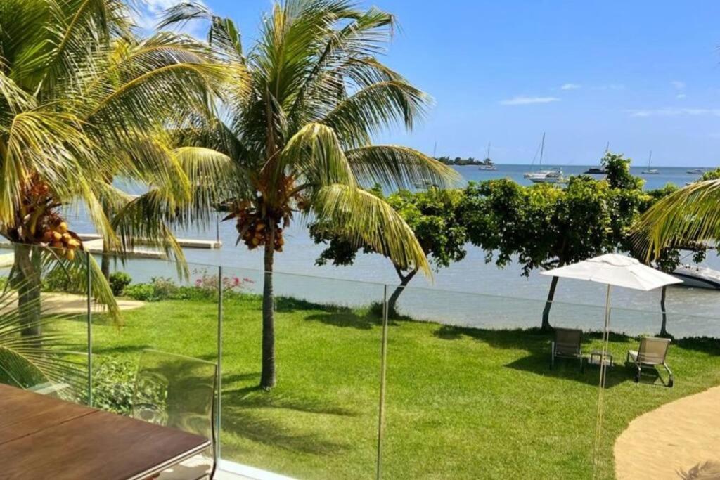 Latitude Luxury Seafront Suite 黑河区 外观 照片